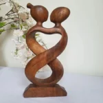 مجسمه چوبی مدل رمانتیک | فروشگاه آنلاین پخش کالای مرکزی